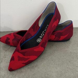 Rothy's Red Camouflage Pointed Knit Ballet Flats with Blue Trim